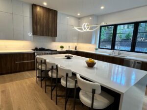 Project delivered with quartz kitchen countertops.